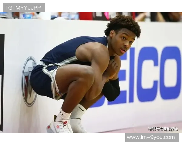 夸梅直言布朗尼受赞誉源于对老詹的崇拜与畏惧心理缺乏理性分析